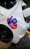 خودرو 206 که در مرکز دیتیلینگ در تهران است استیکر VP RACING که یک نوع سوخت خاص و گران قیمت است روی 206 نصب شده